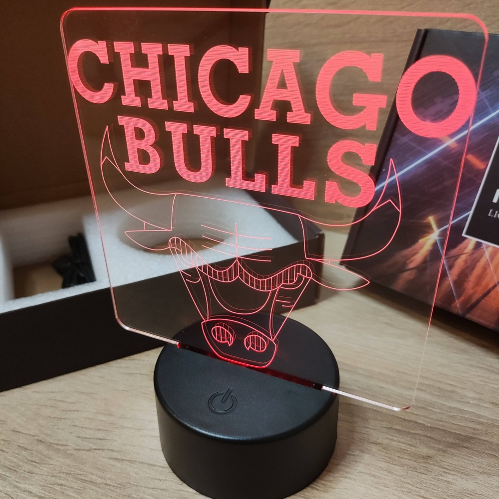 Kép 6/7 - Chicago BULLS 3D LED lámpa (7 színű, fekete talp)