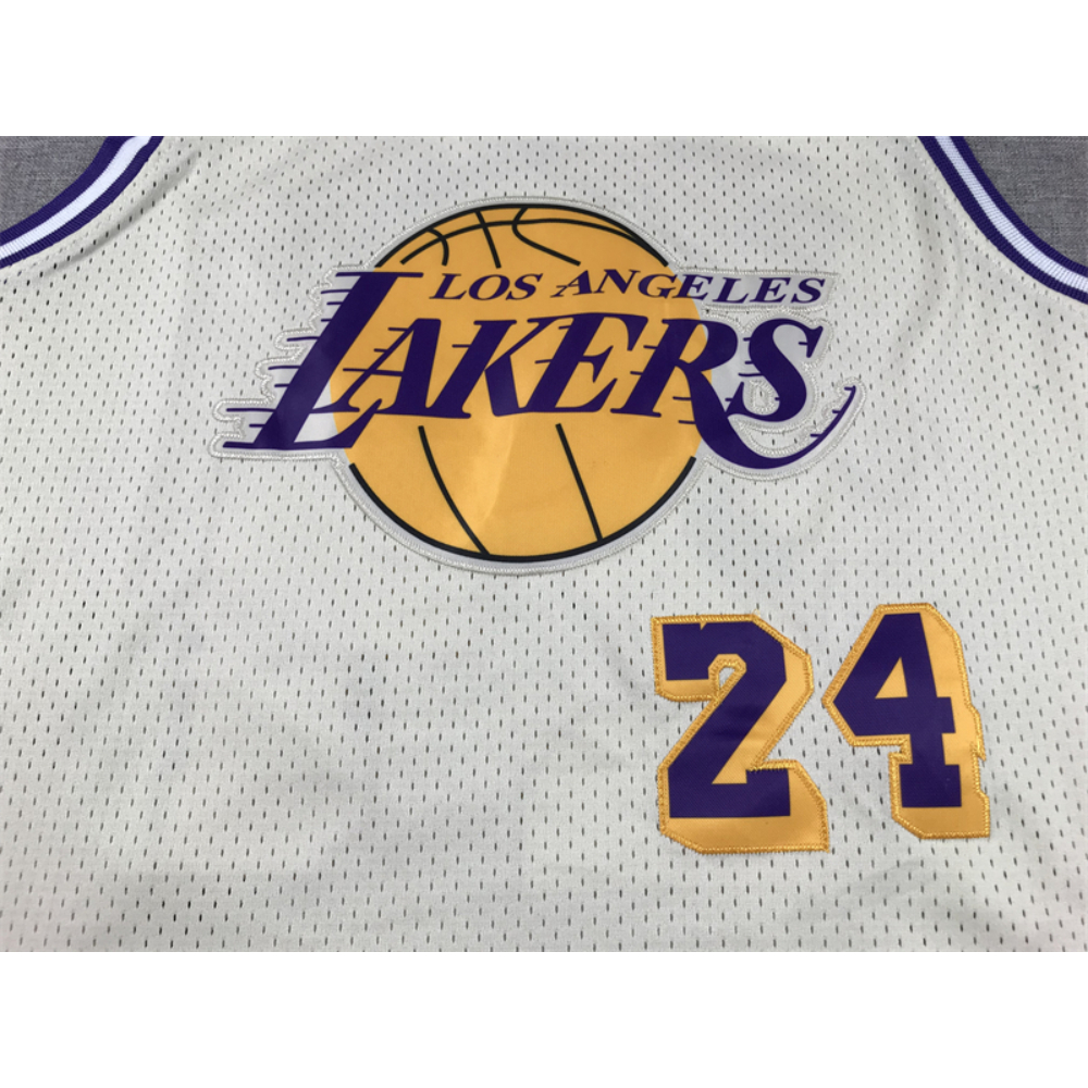 Kép 3/4 - Kobe BRYANT CreamWhite vintage Los Angeles Lakers mez #24