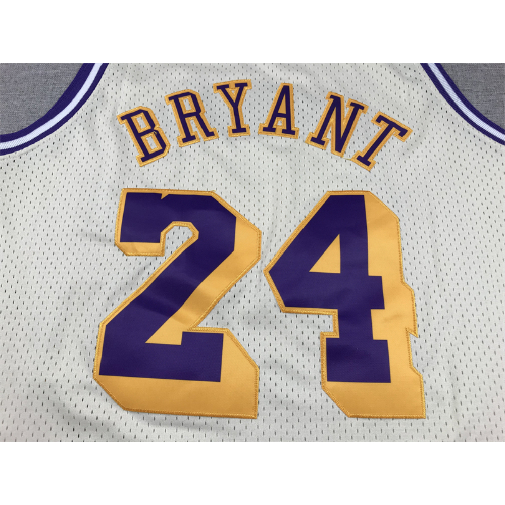 Kép 4/4 - Kobe BRYANT CreamWhite vintage Los Angeles Lakers mez #24