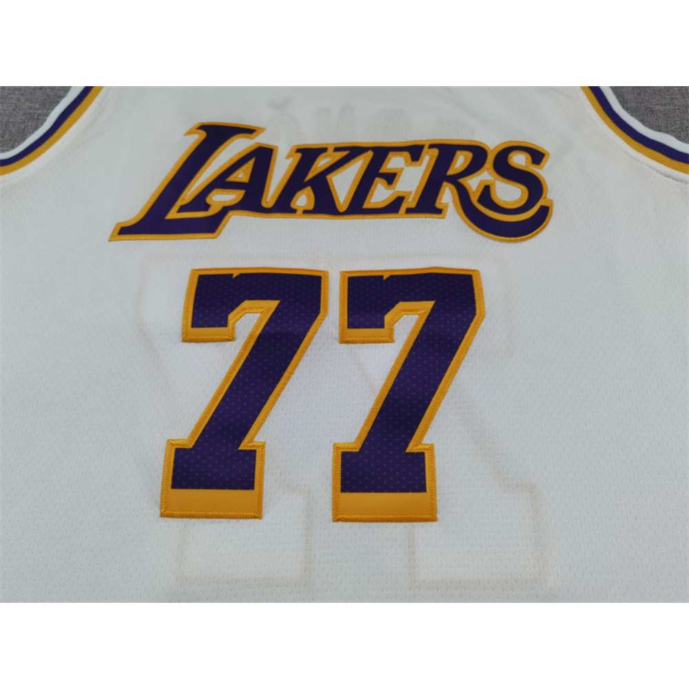 Kép 3/4 - Luka DONCIC fehér Los Angeles Lakers mez