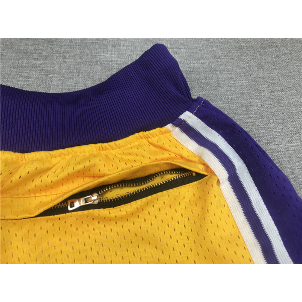 Kép 6/7 - Los Angeles Lakers 8/24 sárga Just Don zsebes rövidnadrág (KÉSZLETEN)