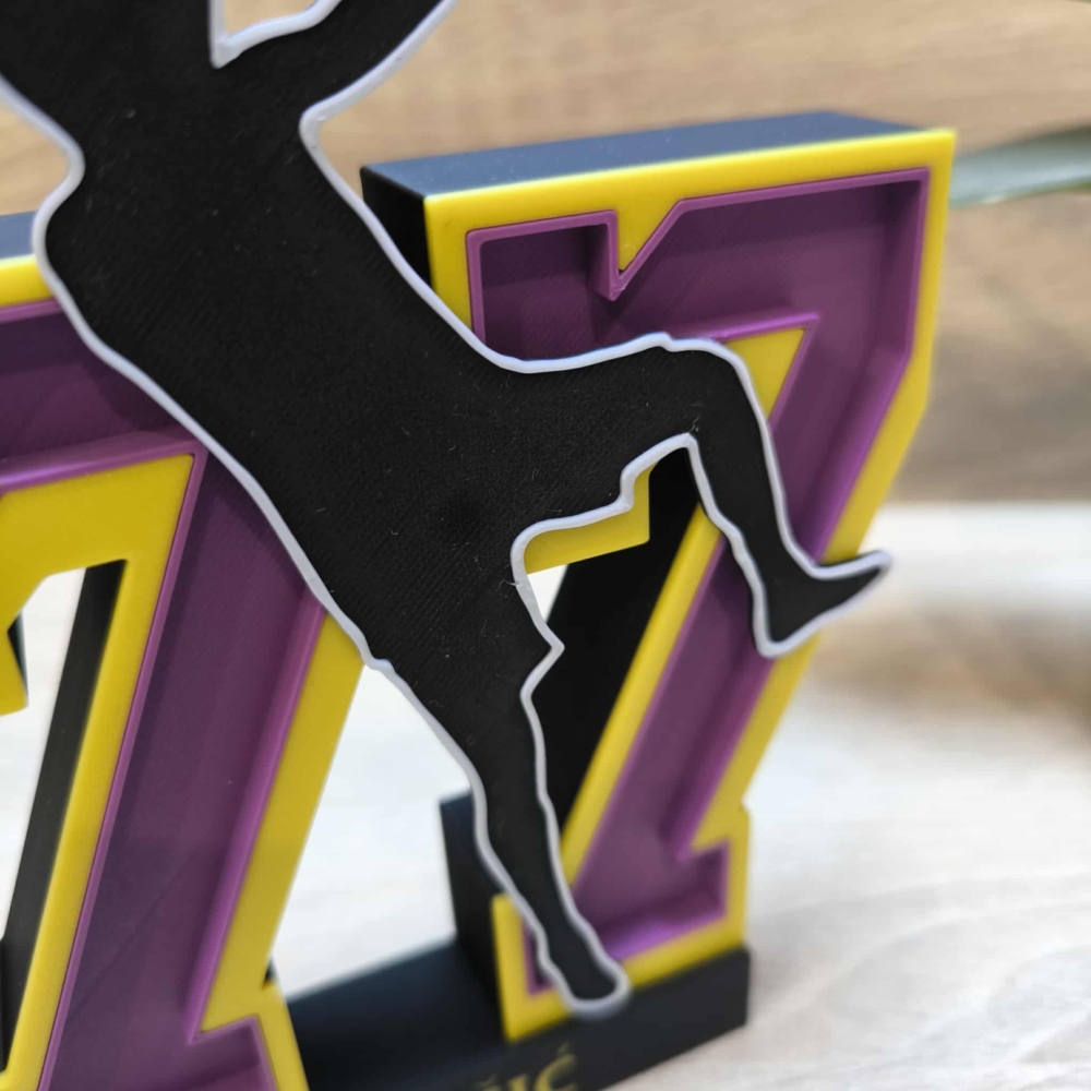 Kép 2/5 - Luka DONCIC Legendary Motion Szobor