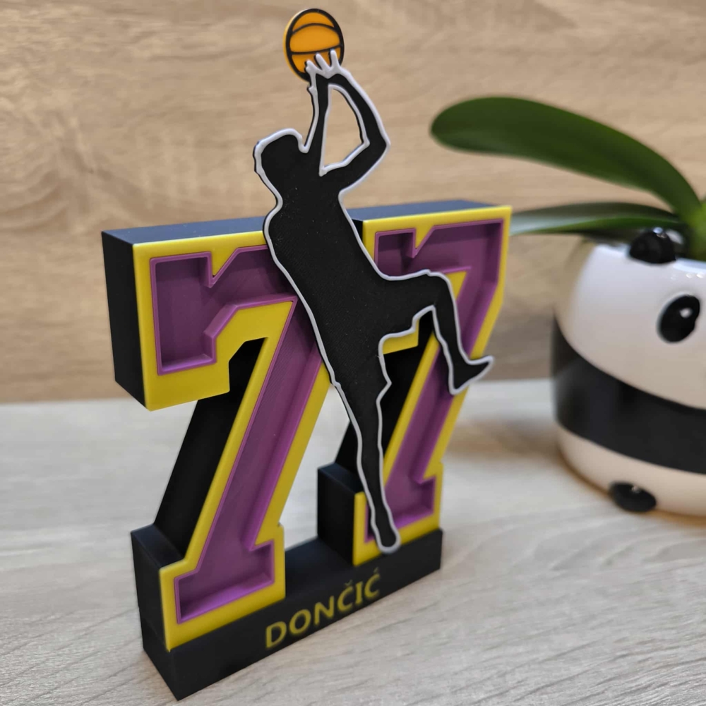 Kép 4/5 - Luka DONCIC Legendary Motion Szobor