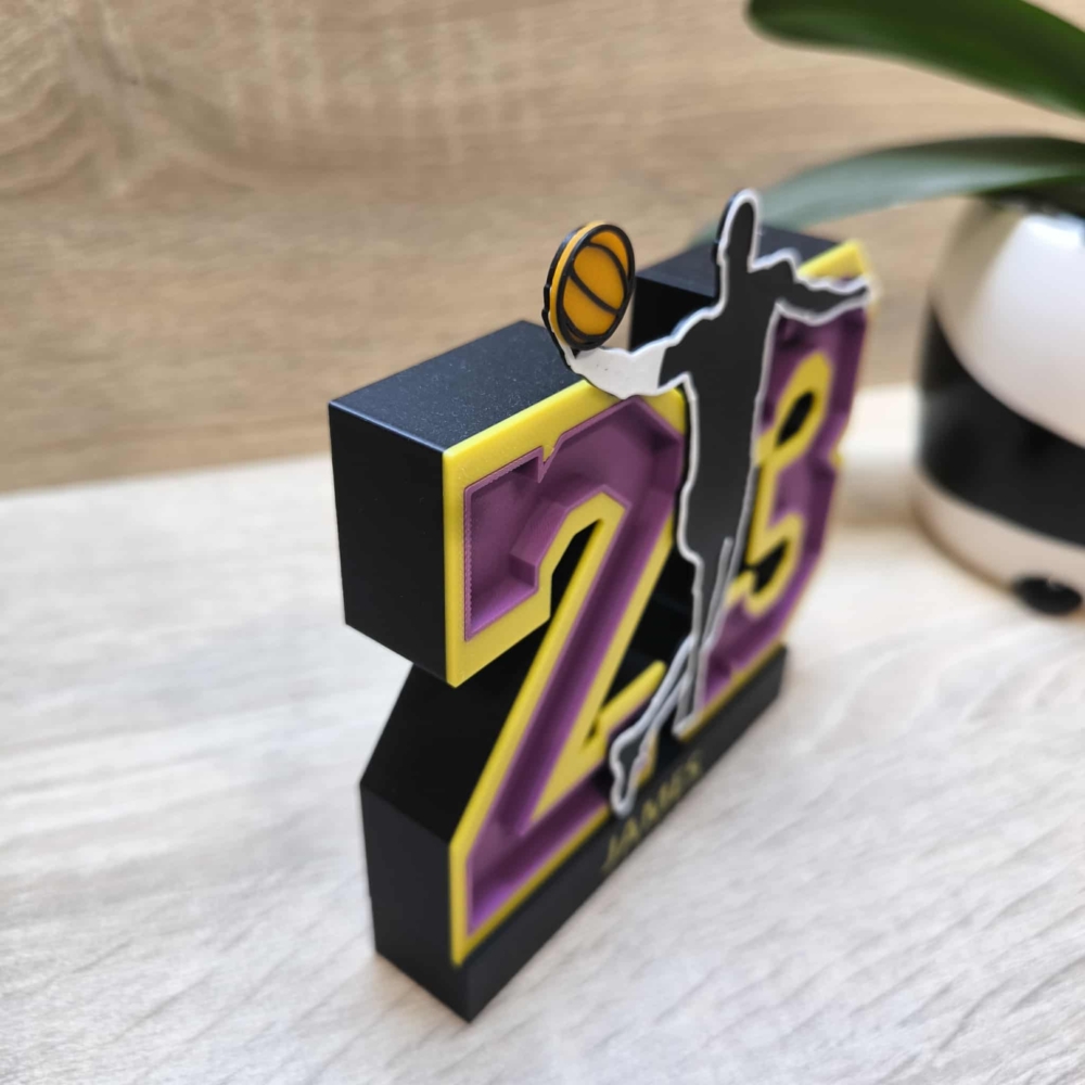 Kép 4/5 - Lebron JAMES Legendary Motion Szobor