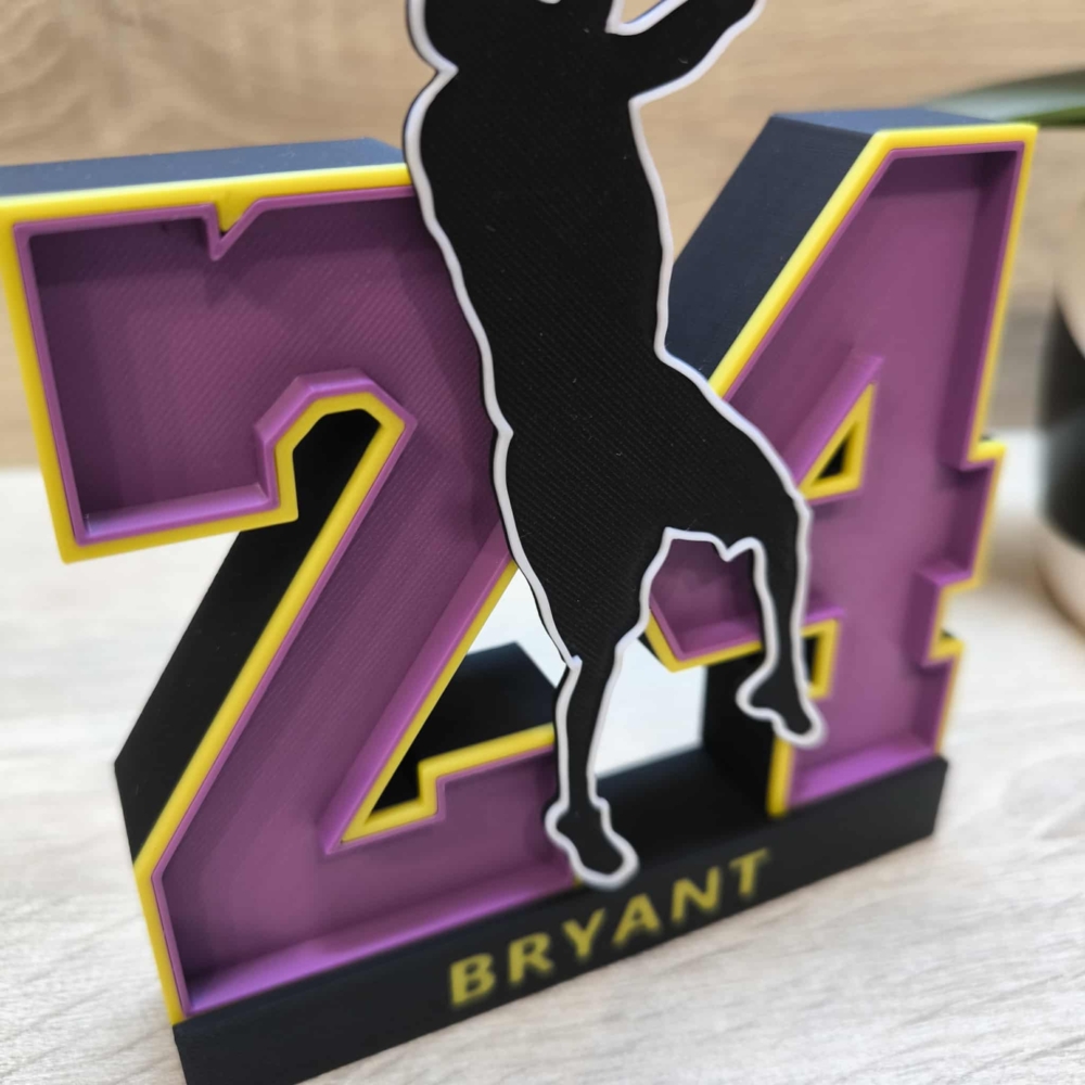 Kép 2/5 - Kobe BRYANT Legendary Motion Szobor