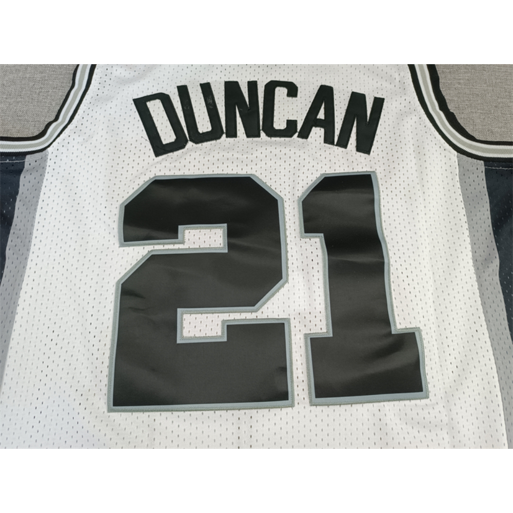 Kép 4/4 - Tim DUNCAN 1998-99 Classic fehér San Antonio Spurs mez