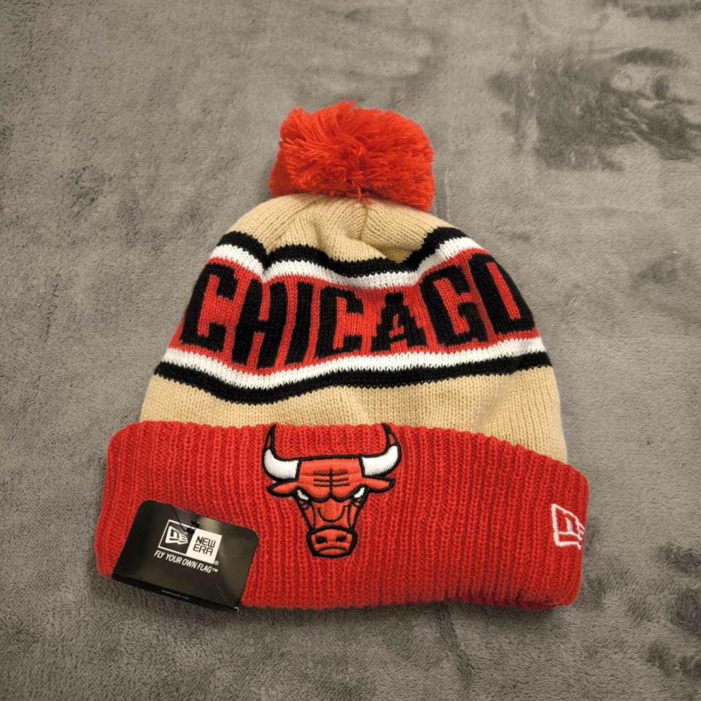 Kép 2/4 - Chicago BULLS vaj-piros téli sapka