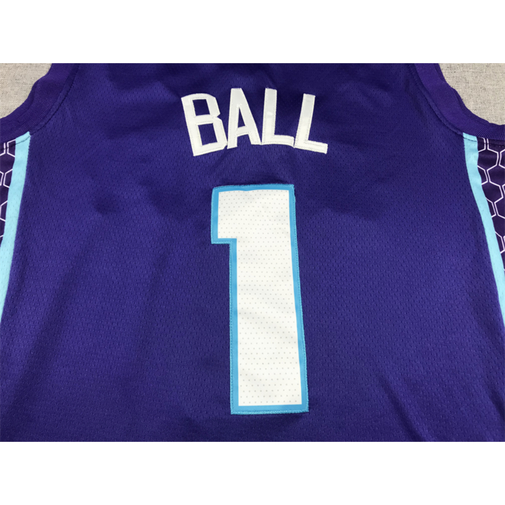 Kép 4/4 - LaMelo Ball 2022-23 Statement Charlotte Hornets mez