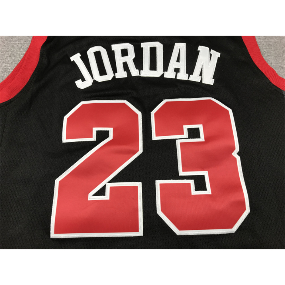 Kép 4/4 - Michael J0RDAN 2023 City Edition Bulls mez