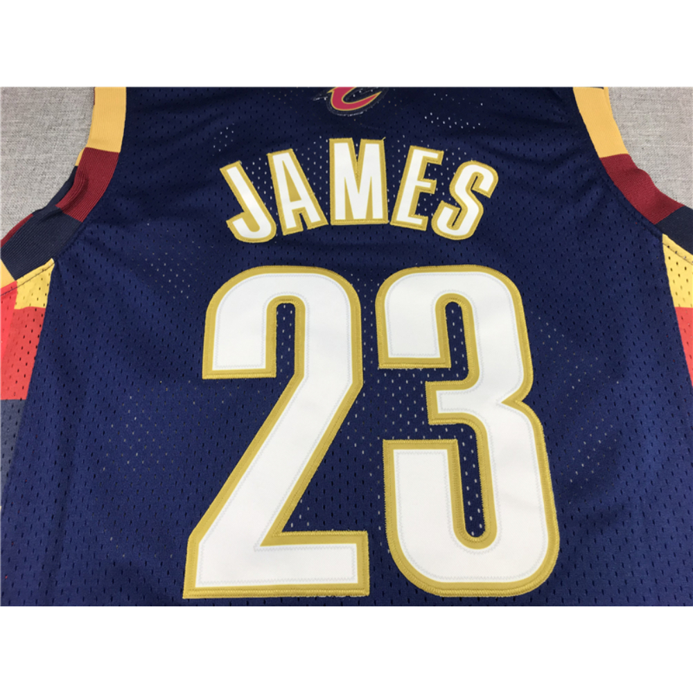 Kép 4/4 - Lebron JAMES sötétkék Cleveland vintage mez