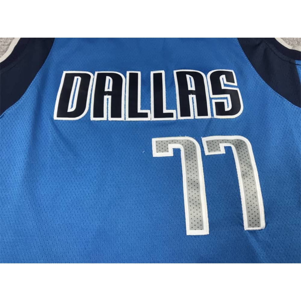 Kép 3/4 - Luka DONCIC Icon Edition Dallas Mavericks mez