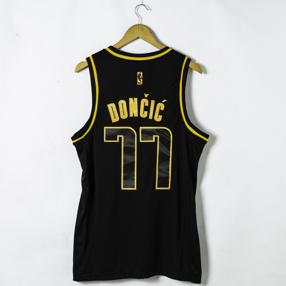Kép 2/2 - Luka DONCIC Golden Edition 2 Dallas Mavericks mez