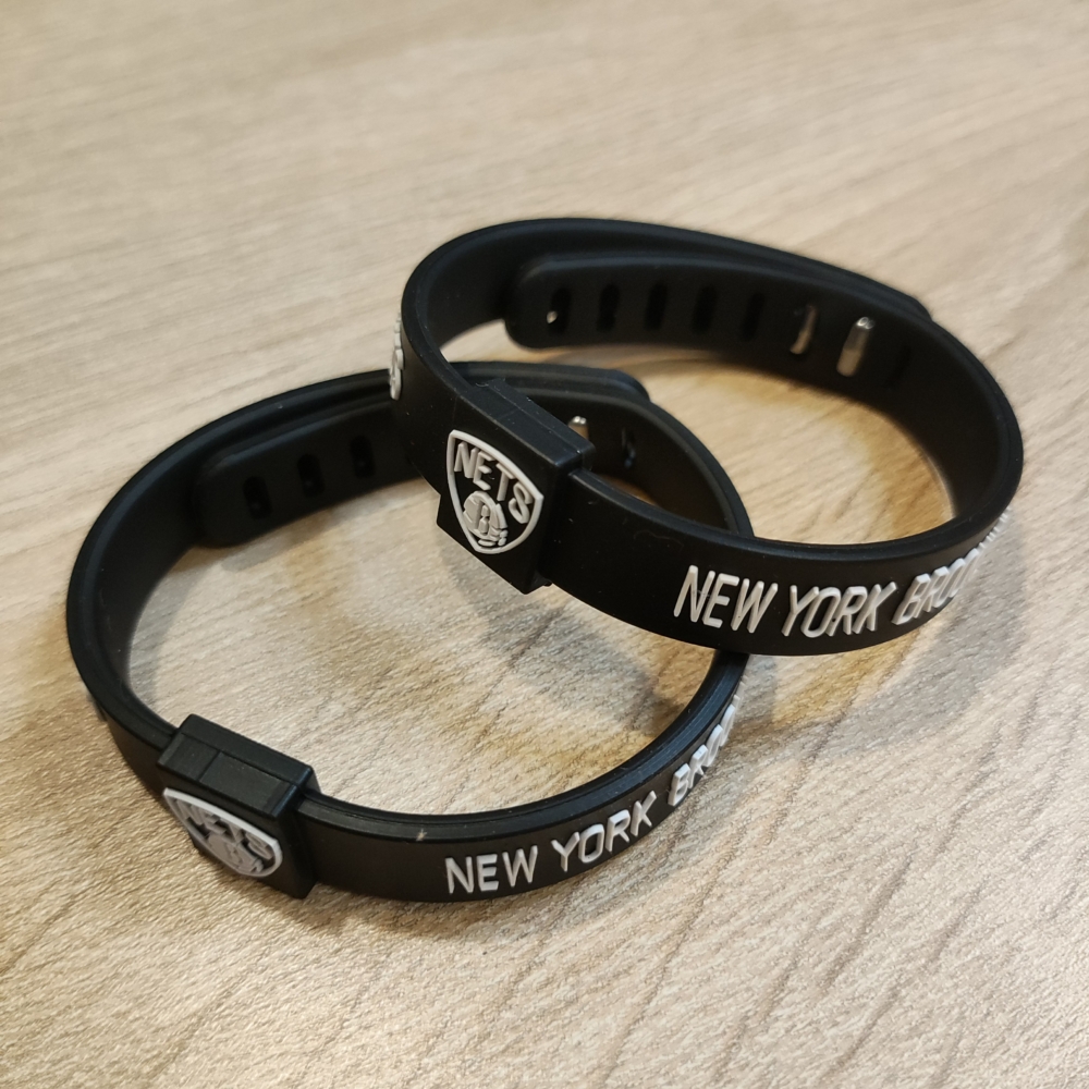 Kép 4/5 - Brooklyn NETS fekete szilikon karkötő (állítható méret)