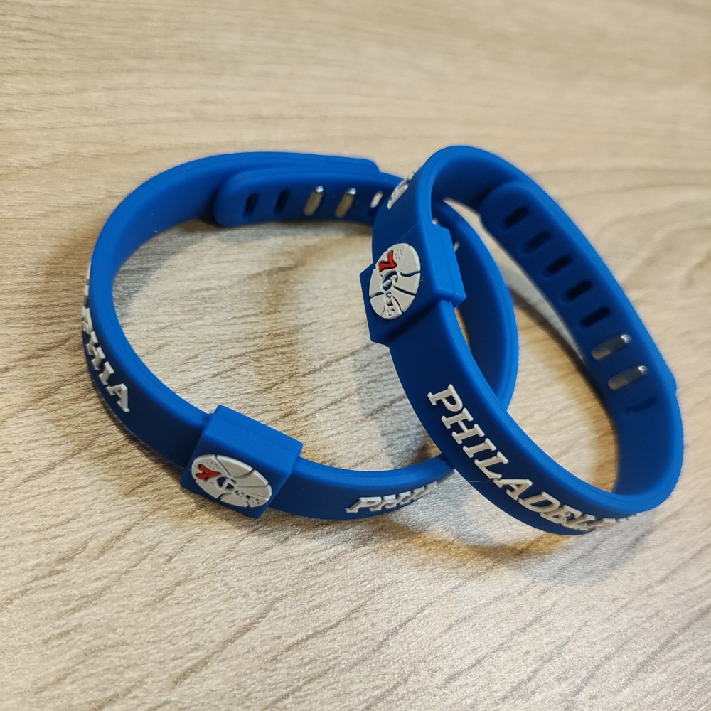 Kép 5/5 - Philadelphia 76ERS kék szilikon karkötő (állítható méret)