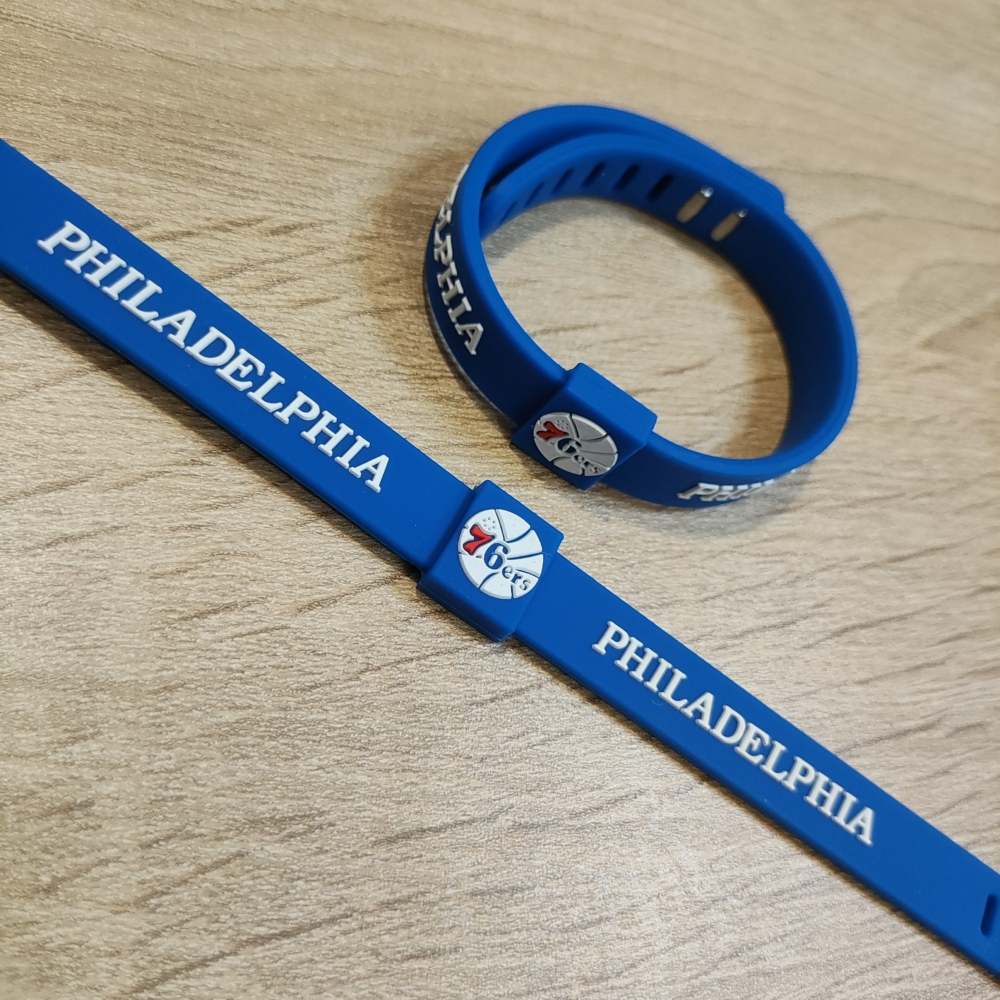 Kép 3/5 - Philadelphia 76ERS kék szilikon karkötő (állítható méret)