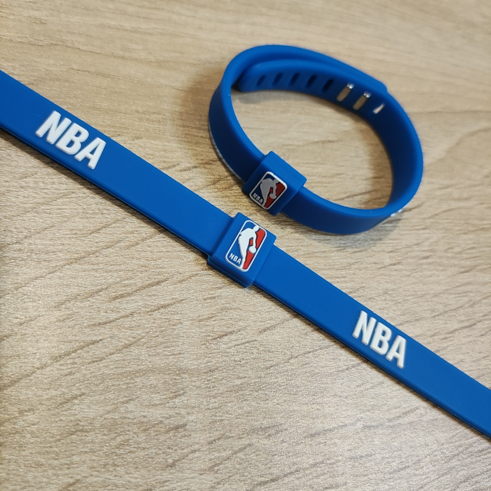 Kép 3/5 - National Basketball Association kék szilikon karkötő (állítható méret)