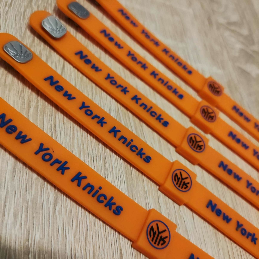 Kép 4/6 - NewYork KNICKS narancs szilikon karkötő (állítható méret)