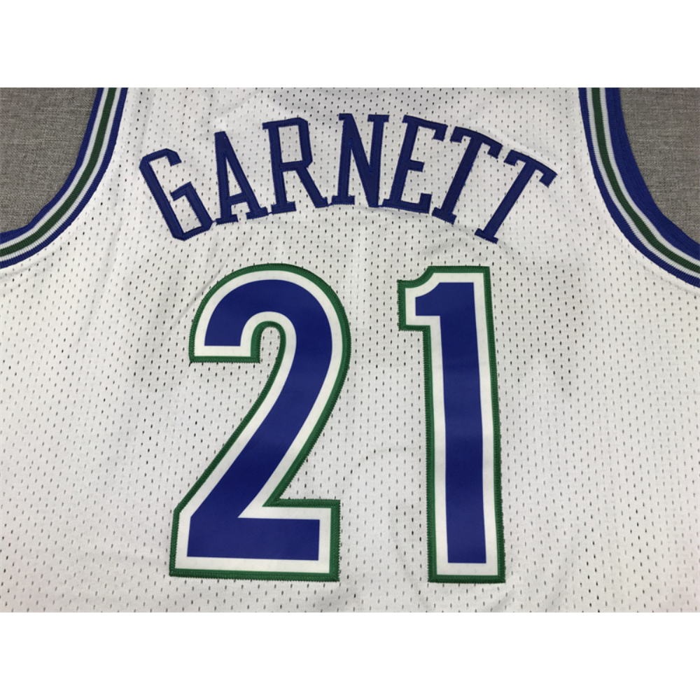 Kép 4/4 - Kevin GARNETT 1995-96 Classic fehér Minnesota Timberwolves mez