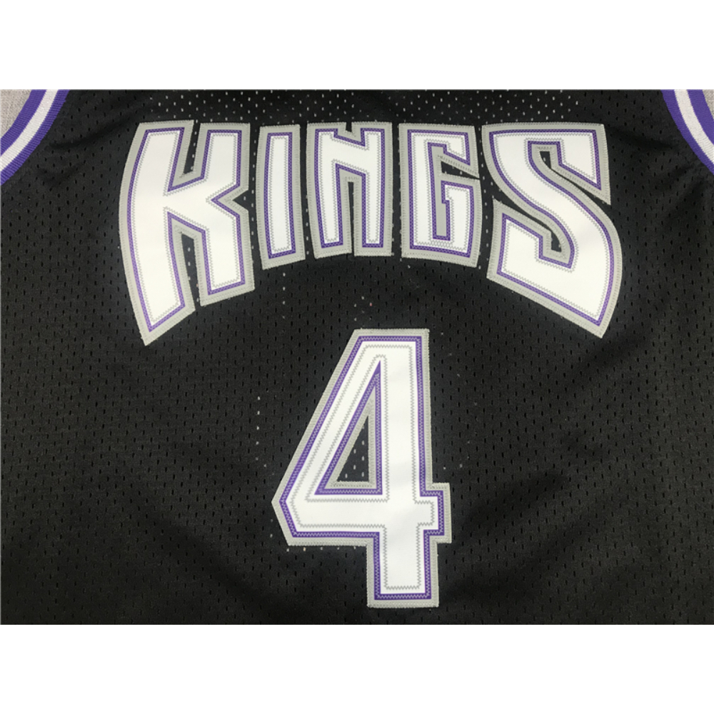 Kép 3/3 - Chris WEBBER 1998-99 Classic fekete Sacramento Kings mez