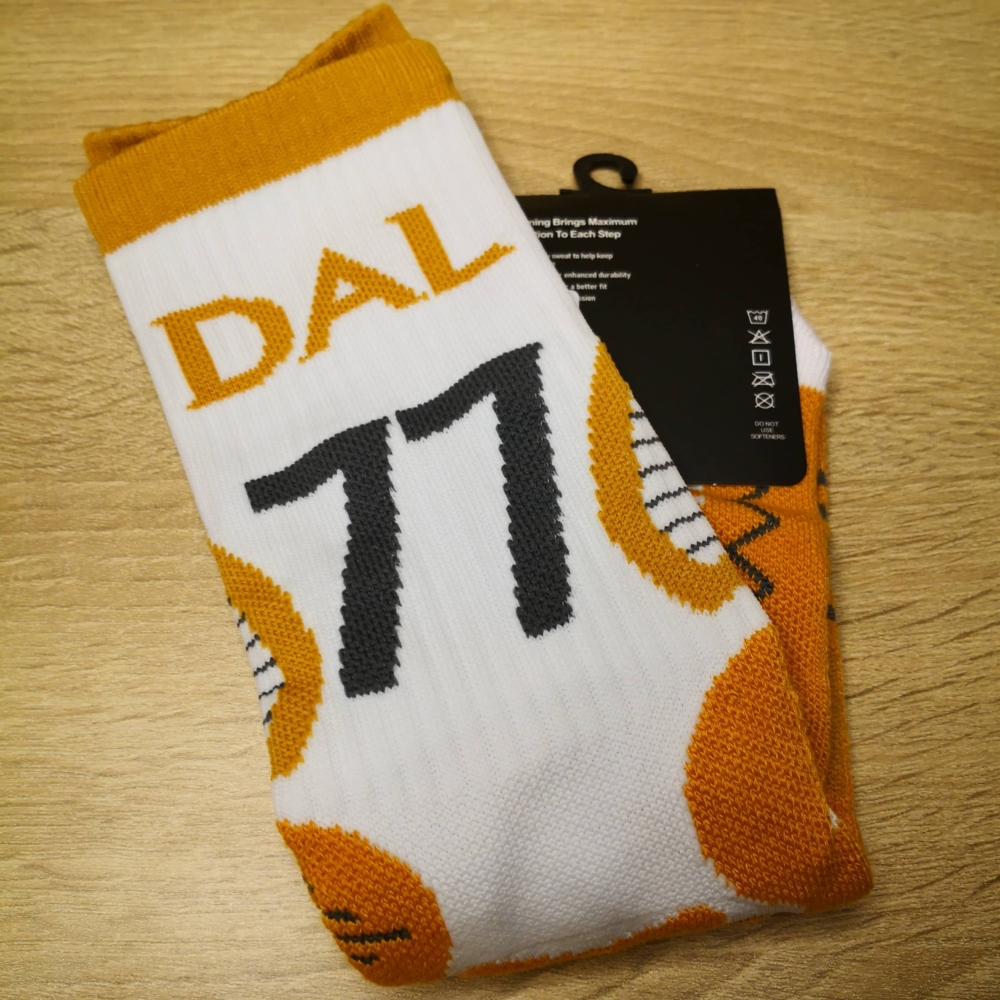 Kép 3/3 - Luka DONCIC gold-fehér Dallas Mavericks zokni
