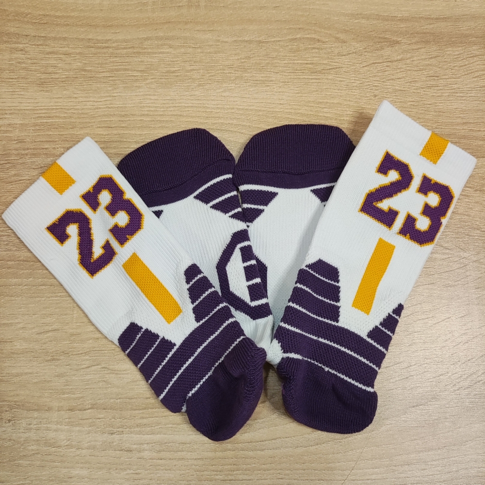 Kép 2/4 - Lebron JAMES fehér-lila zokni