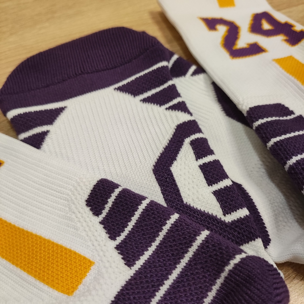 Kép 3/4 - Kobe BRYANT fehér-lila #24 zokni