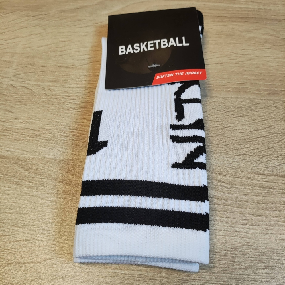 Kép 2/5 - Kyrie IRVING fehér BKLYN zokni