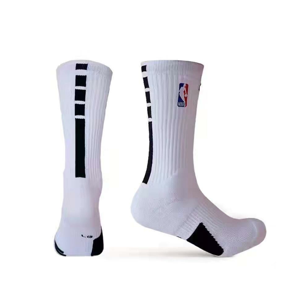 Kép 1/4 - NBA fehér-fekete kosaras zokni