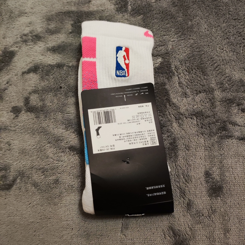 Kép 4/6 - NBA fehér-rózsaszín-kék kosaras zokni