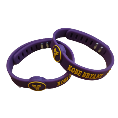 Kobe BRYANT lila kapcsos szilikon karkötő (állítható méret)